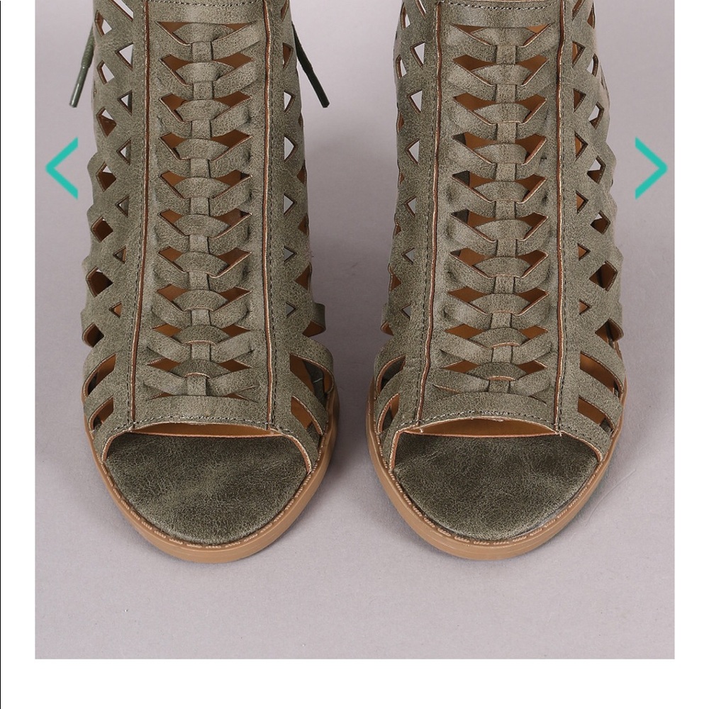 Qupid Georgia Distressed Khaki Stacked Wood Heel - Picture 5 of 8